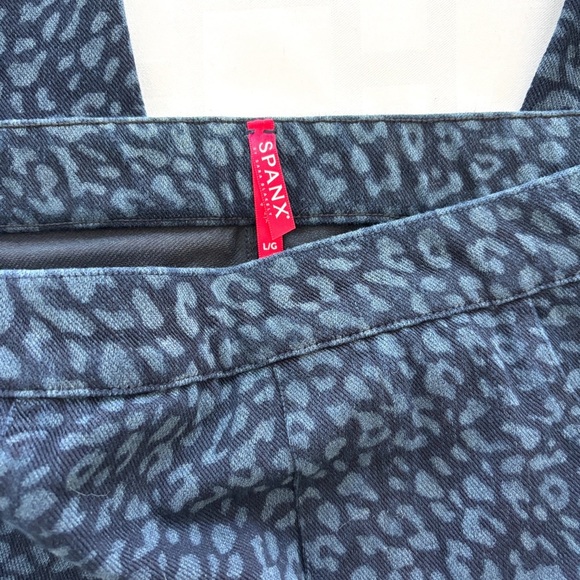 Spanx Blue Denim Leopard Jean-ish Legging Pants Women’s Size Large - Picture 3 of 7